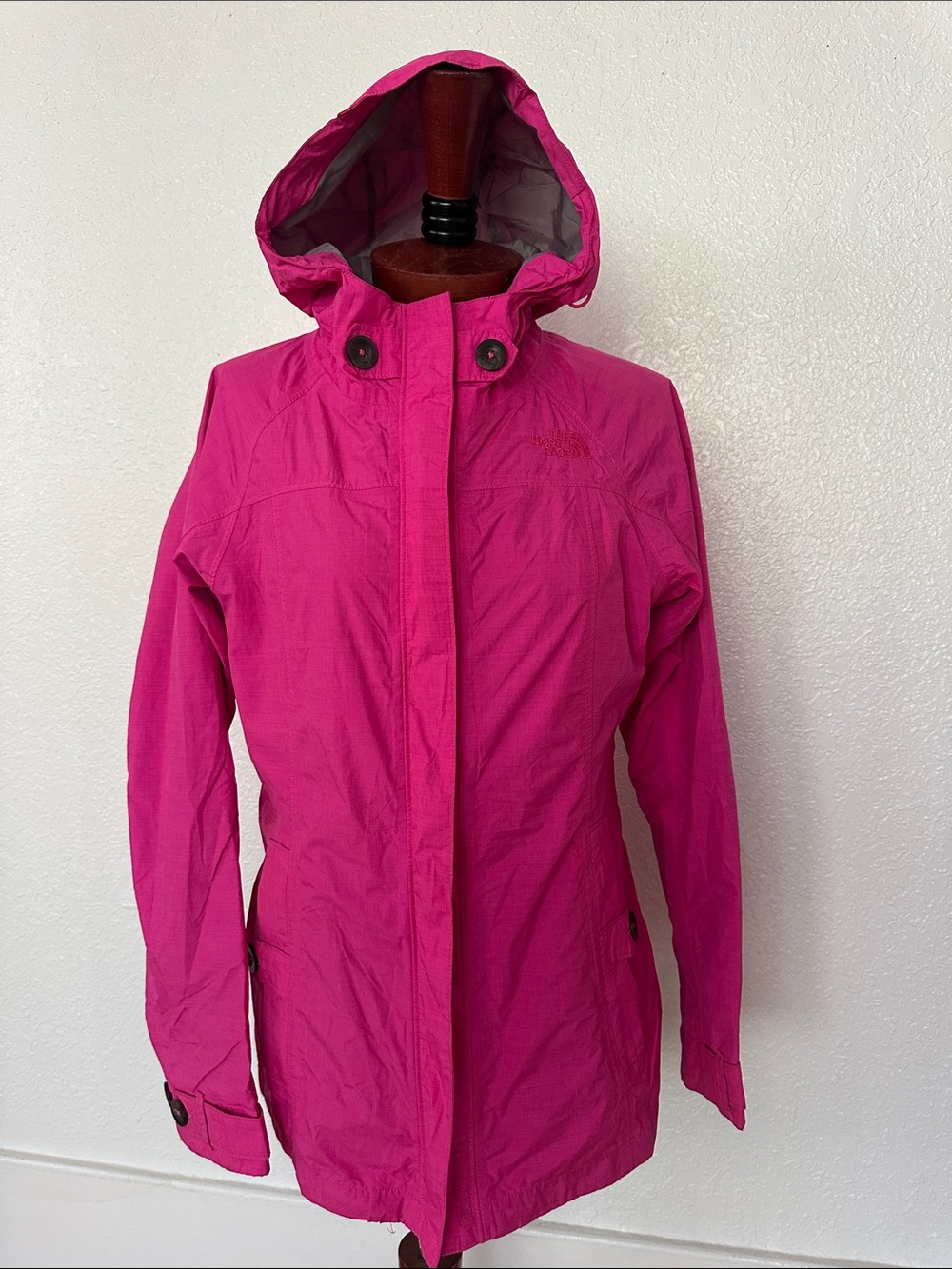 EUC The North Face women’s hooded rain jacket, size Medium